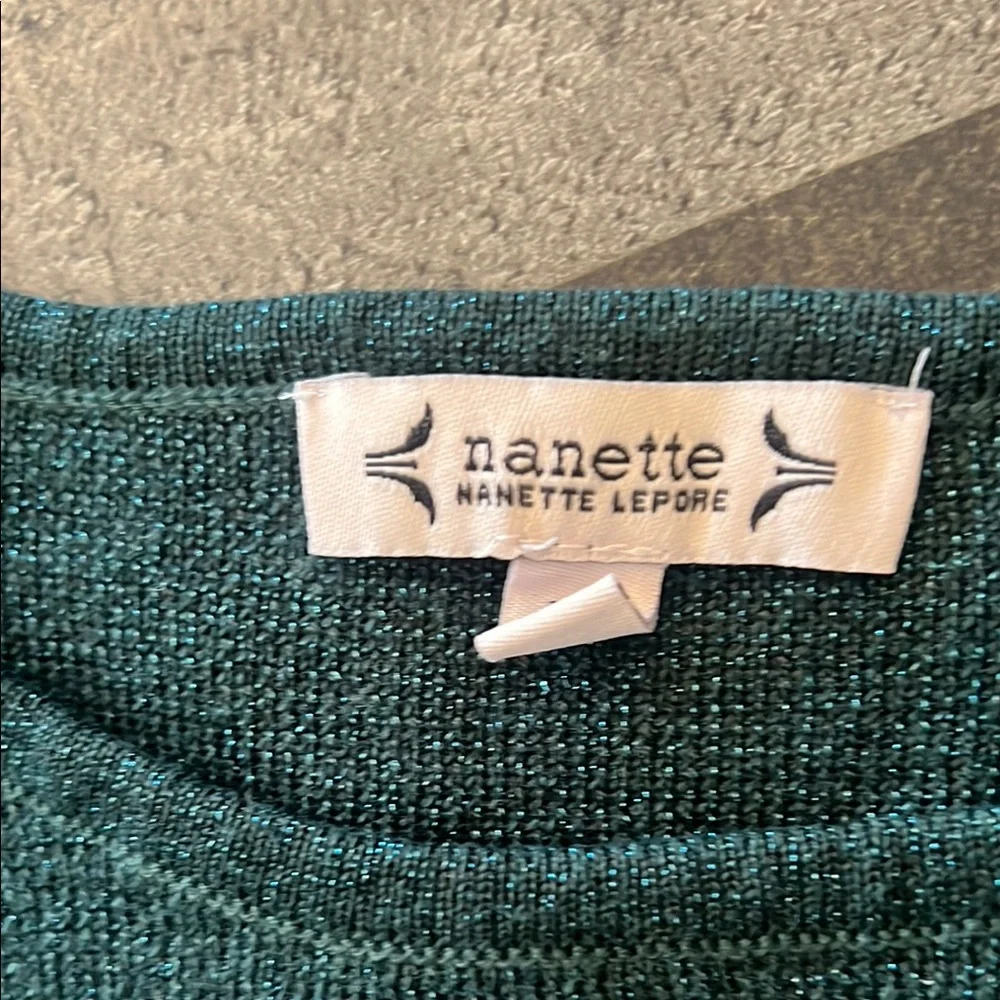 Elegant‎ Green Sweater - Picture 2 of 2